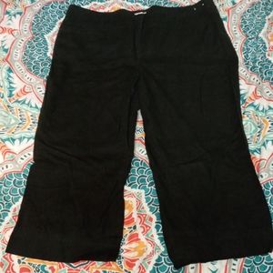 Black capris 16
